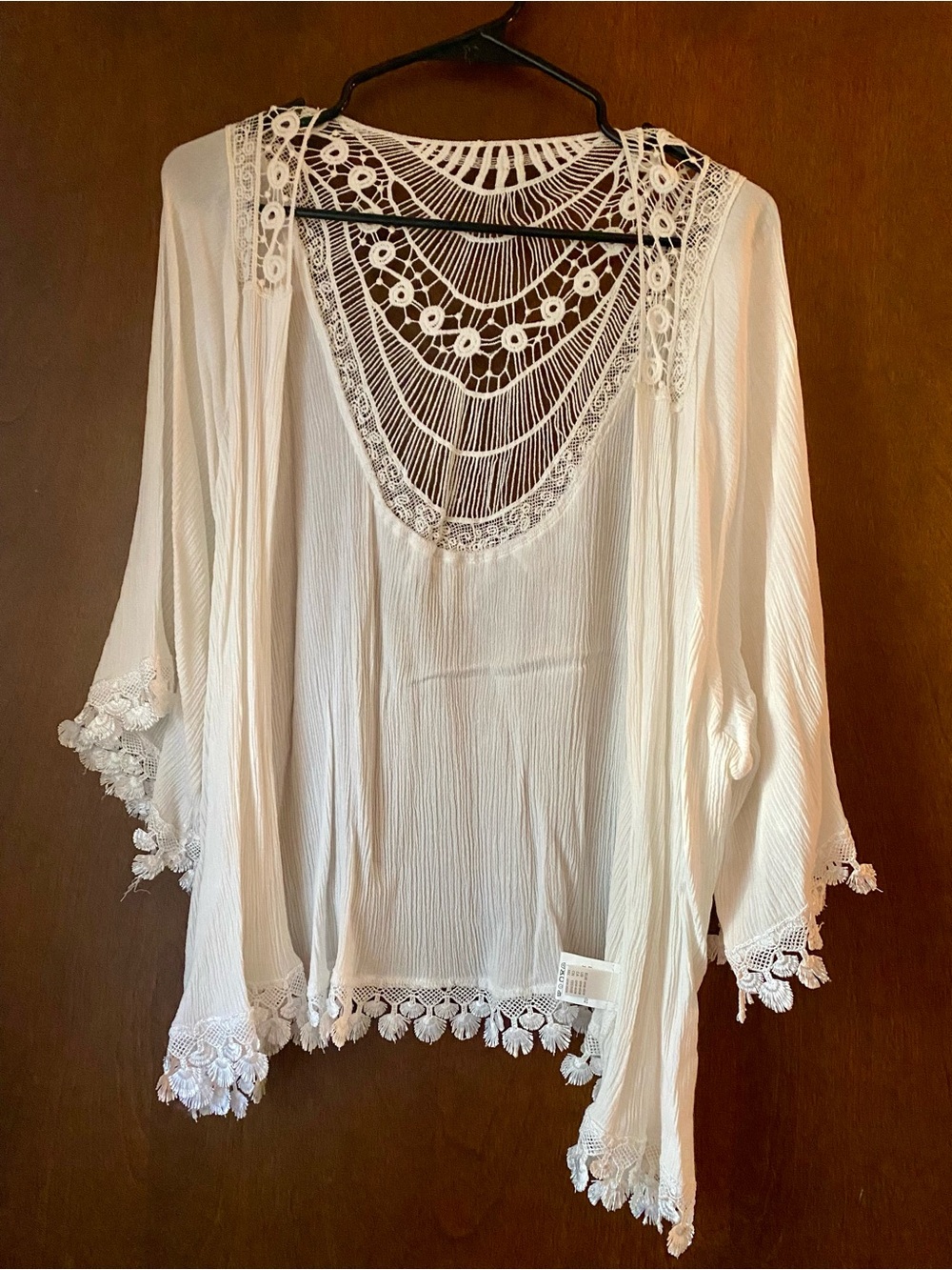 Source Unknown Women's White Crochet-Back Boho Cape
